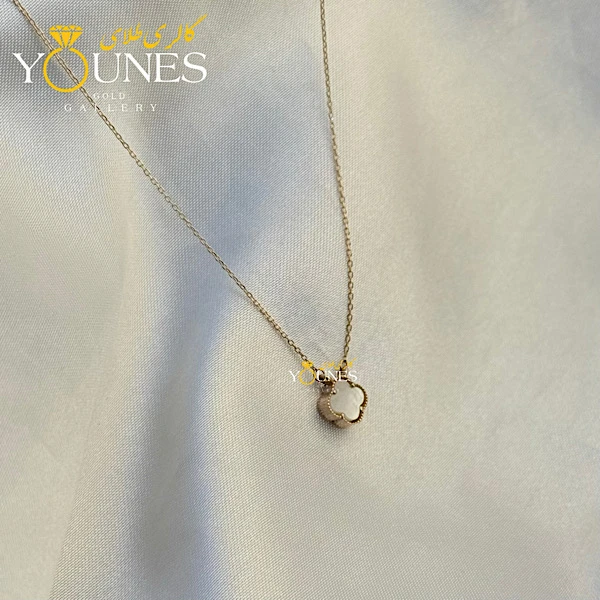 گردنبند طلا ونکلیف سنگی سفید